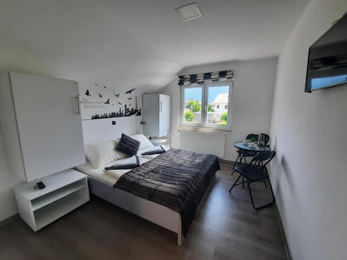 Filip Hotel Korenica Bagian luar foto