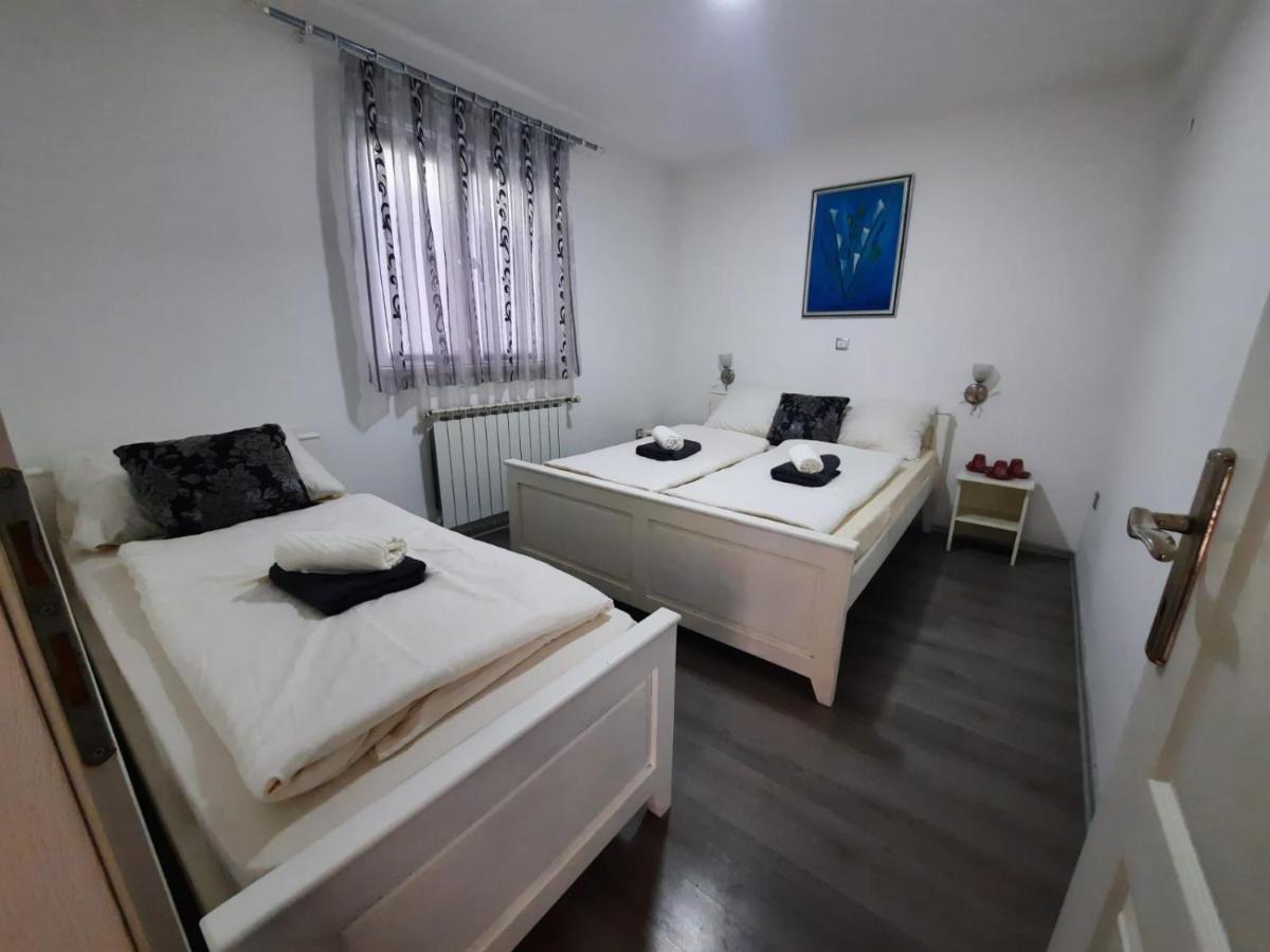 Filip Hotel Korenica Bagian luar foto